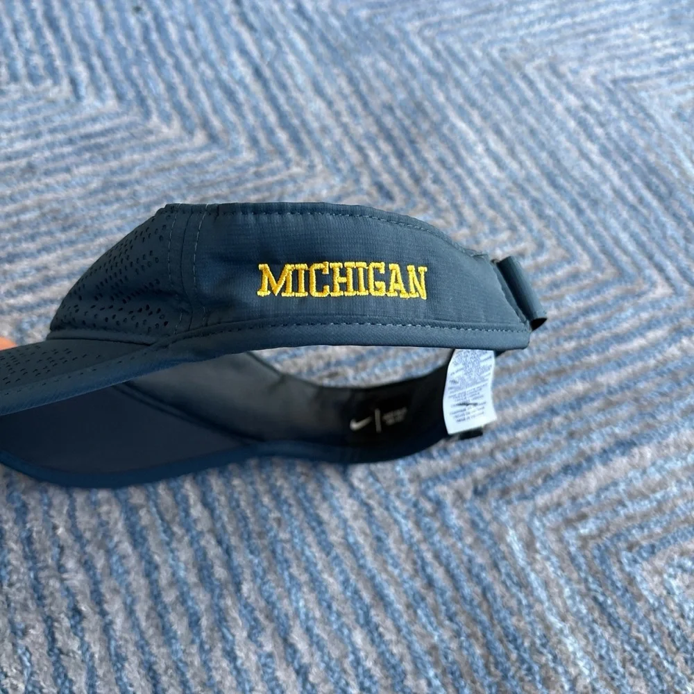 Nike Michigan visor - Picture 2 of 2